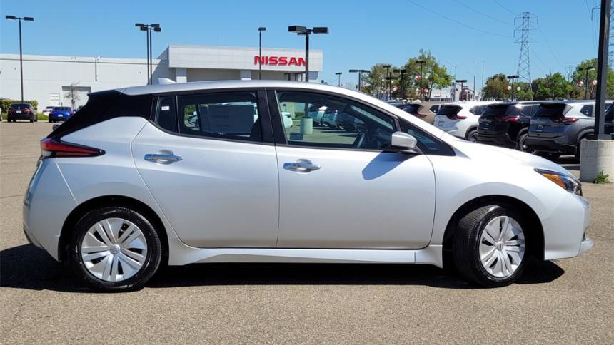 2024 Nissan LEAF 1N4AZ1BV7RC555277