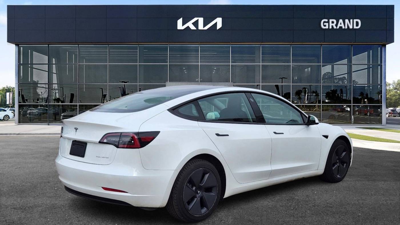 2023 Tesla Model 3 5YJ3E1EB4PF390112