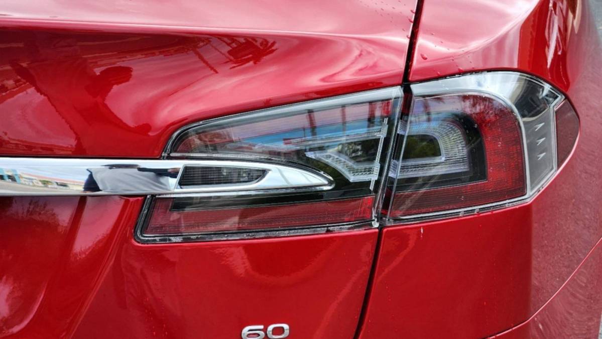 2017 Tesla Model S - Images - 10