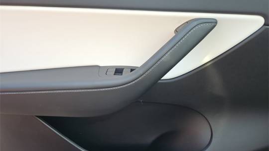 2022 Tesla Model Y 7SAYGDEEXNF489299