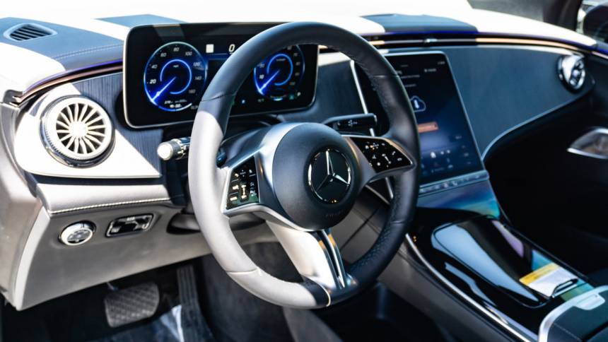 2024 Mercedes EQE SUV 4JGGM2BB1RA052057
