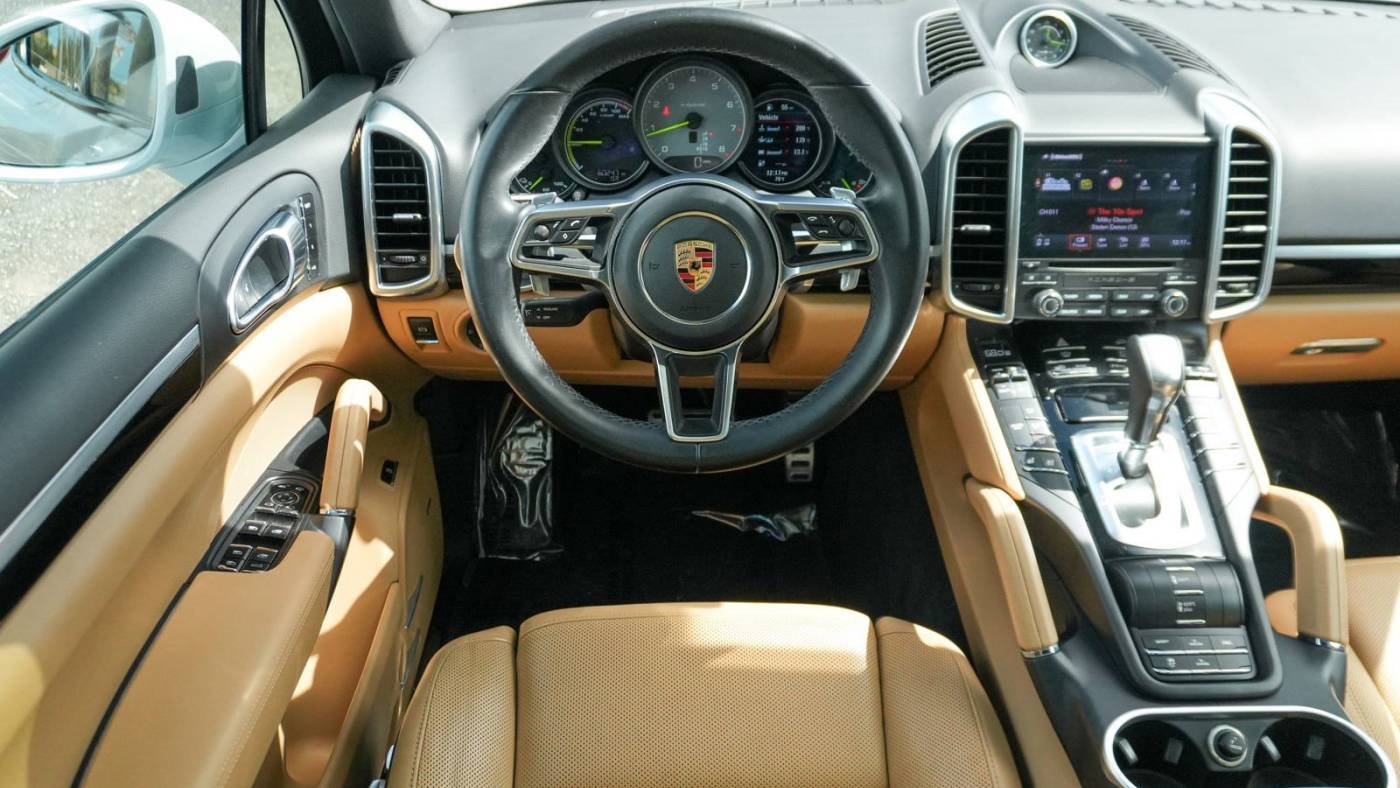 2017 Porsche Cayenne WP1AE2A25HLA75948