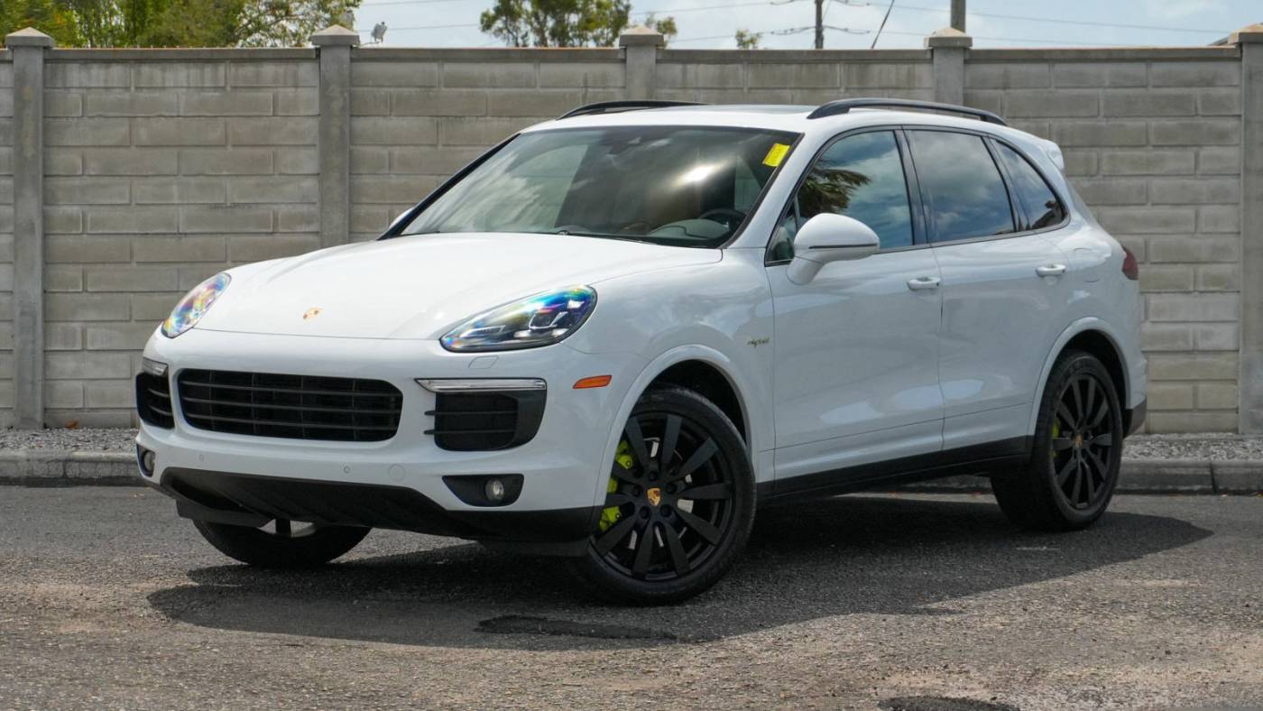 2017 Porsche Cayenne WP1AE2A25HLA75948