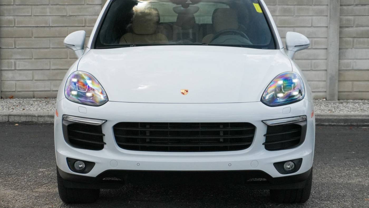 2017 Porsche Cayenne WP1AE2A25HLA75948