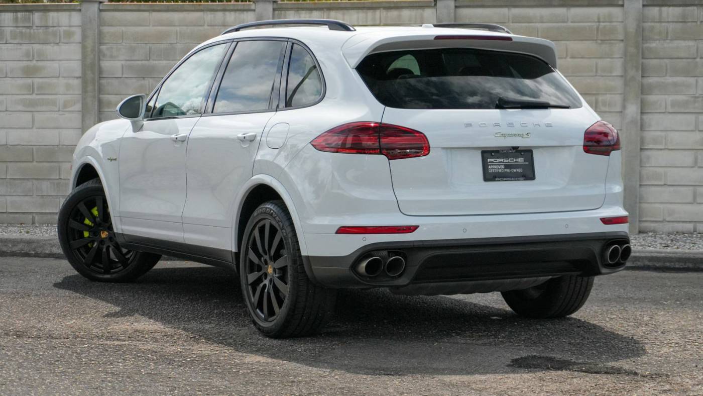 2017 Porsche Cayenne WP1AE2A25HLA75948