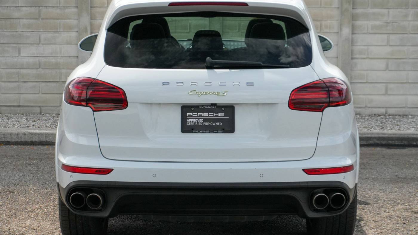 2017 Porsche Cayenne WP1AE2A25HLA75948