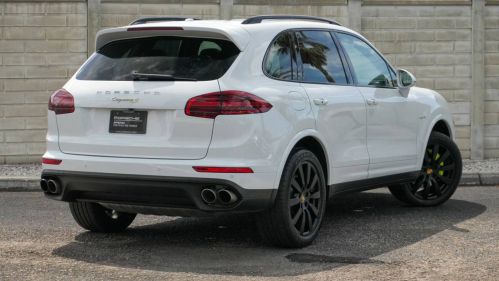 2017 Porsche Cayenne WP1AE2A25HLA75948