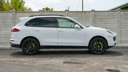 2017 Porsche Cayenne WP1AE2A25HLA75948