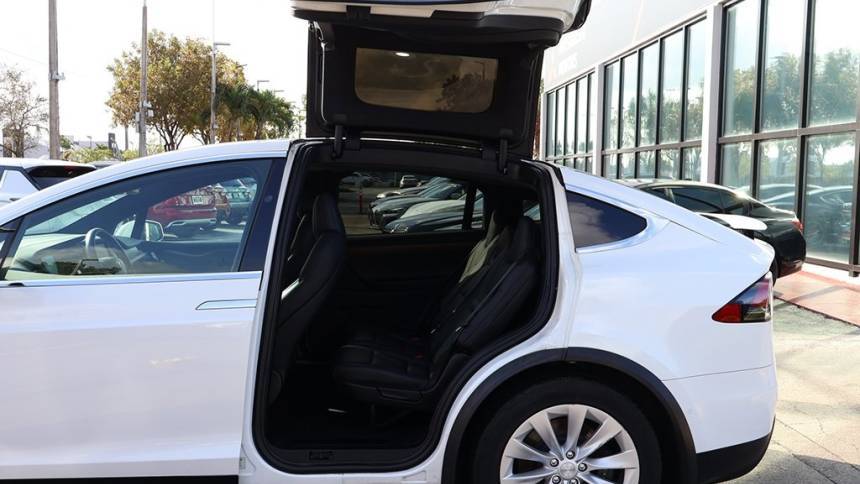 2020 Tesla Model X 5YJXCDE20LF300604