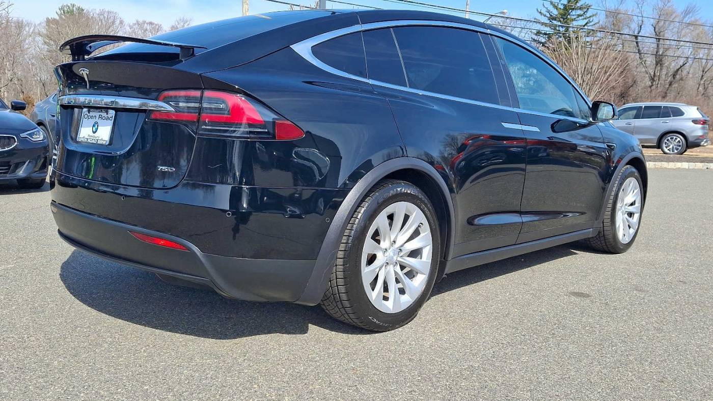 2018 Tesla Model X 5YJXCAE28JF137602