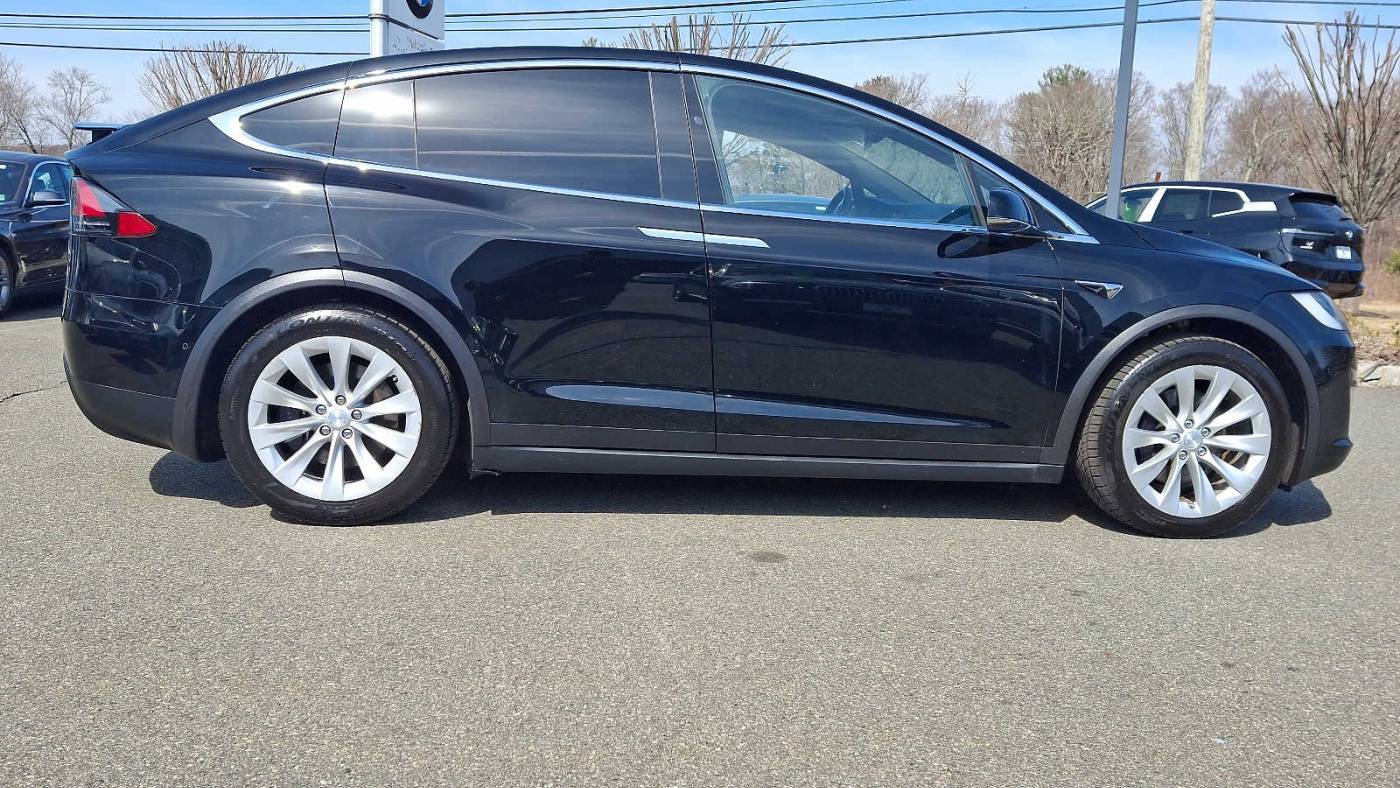 2018 Tesla Model X 5YJXCAE28JF137602