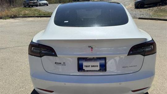 2022 Tesla Model 3 5YJ3E1EB8NF261903