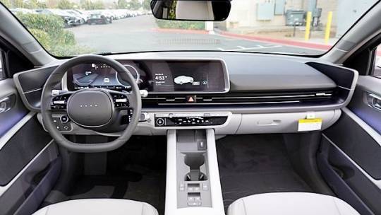 2025 Hyundai IONIQ 6 KMHM34AA0SA093327