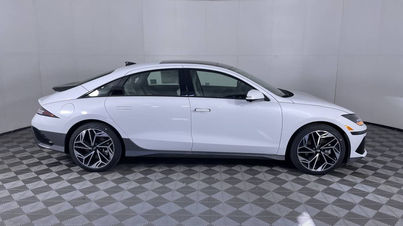 2025 Hyundai IONIQ 6 KMHM54AC1SA089976