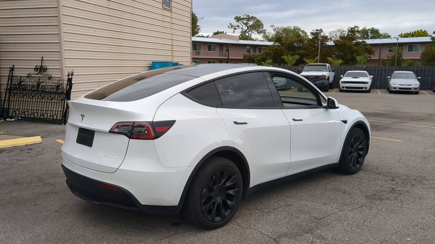 2023 Tesla Model Y 7SAYGDEE6PF607433