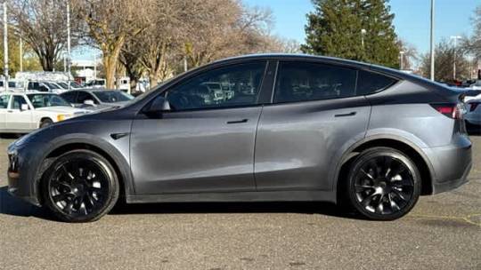 2023 Tesla Model Y 7SAYGDEE3PF850813