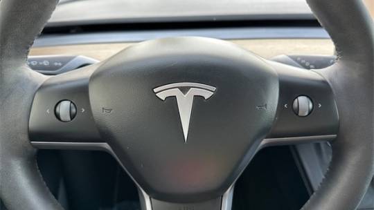 2022 Tesla Model Y 7SAYGDEE4NF399193