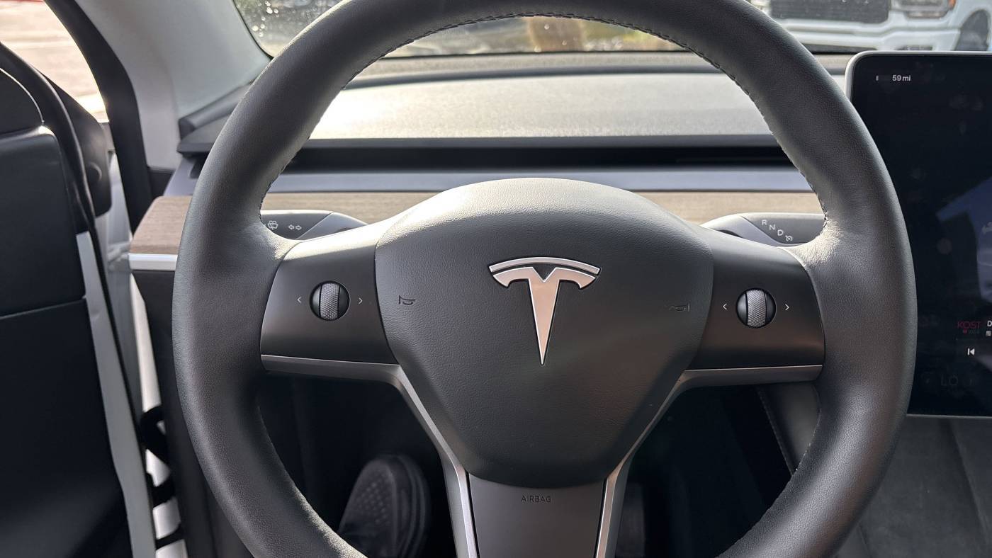 2022 Tesla Model Y 7SAYGDEE5NF356868