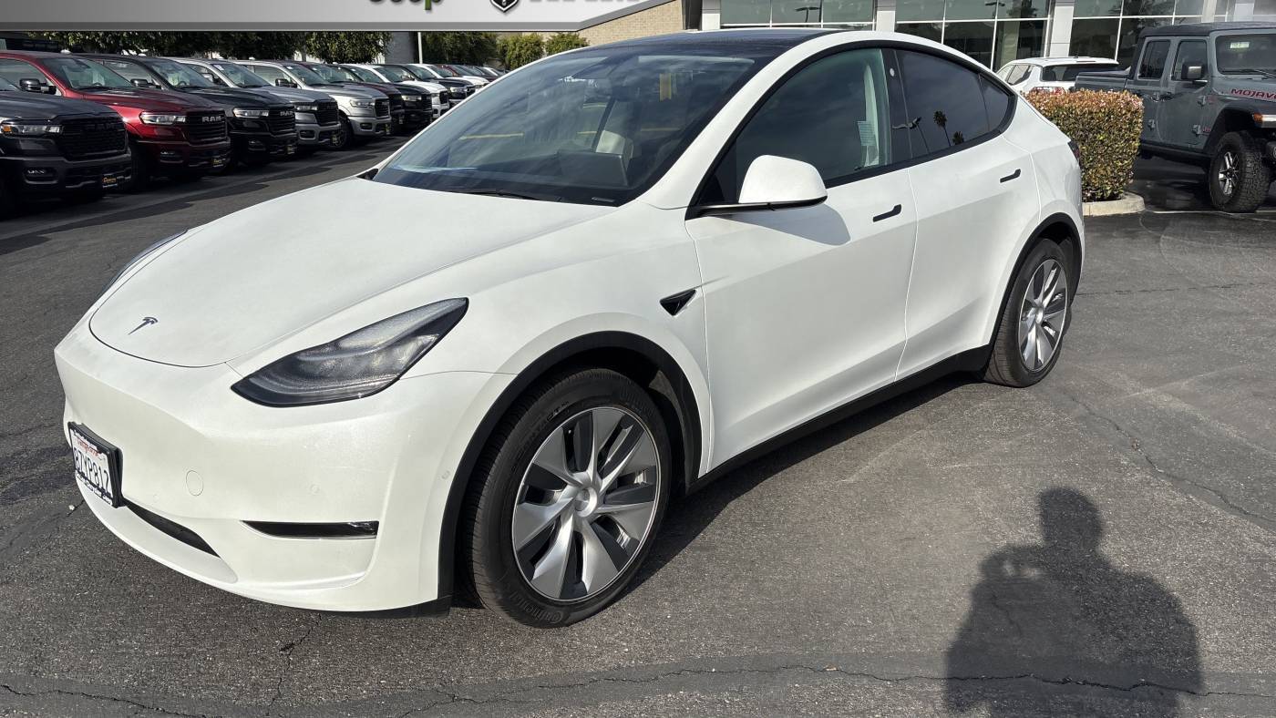 2022 Tesla Model Y 7SAYGDEE5NF356868