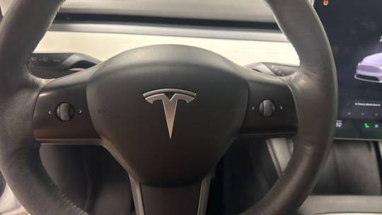 2022 Tesla Model Y 7SAYGDEE6NF373730