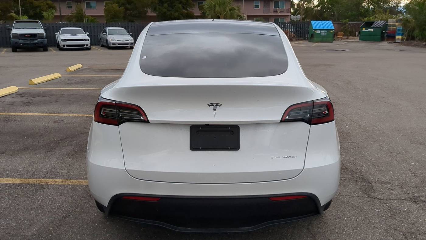 2023 Tesla Model Y 7SAYGDEE6PF607433