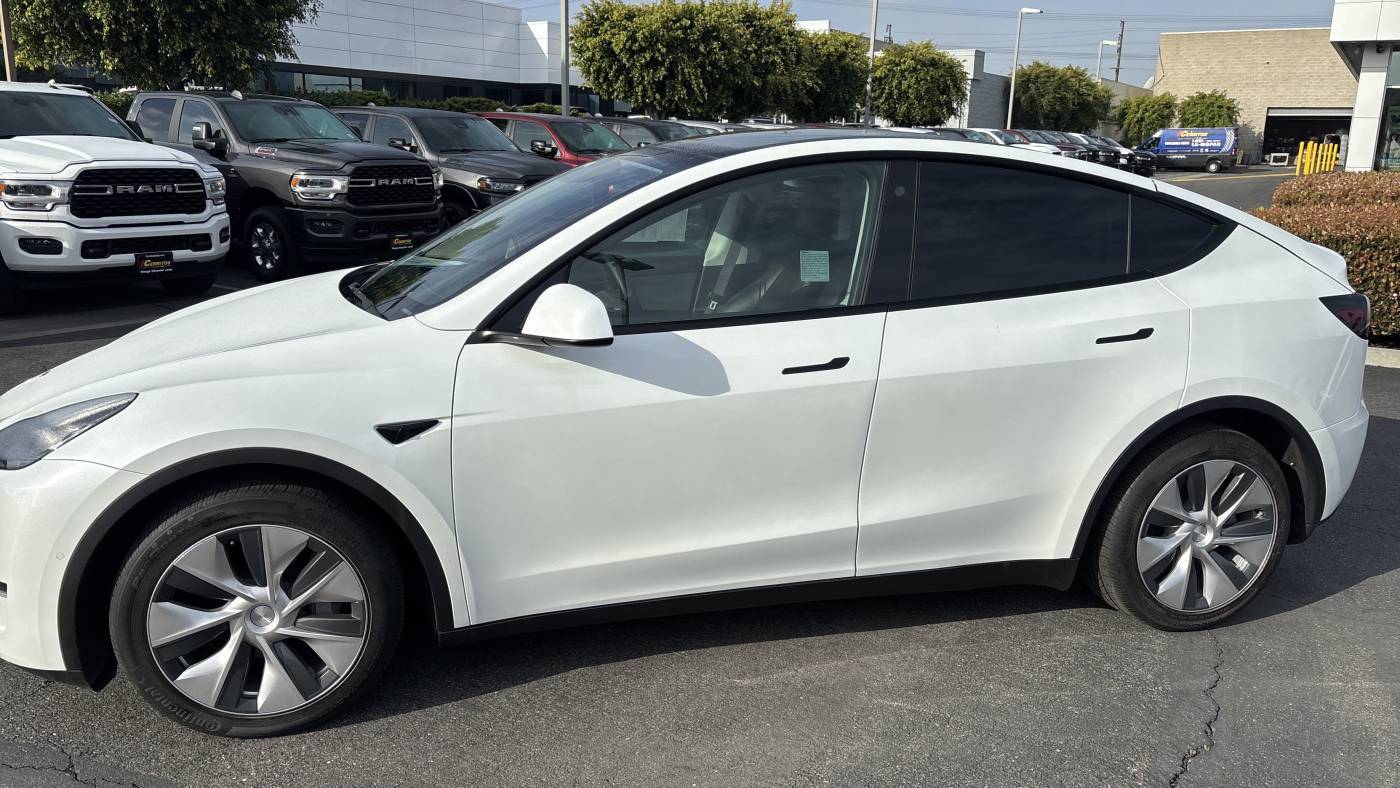 2022 Tesla Model Y 7SAYGDEE5NF356868