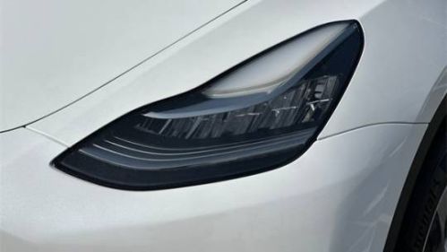 2022 Tesla Model Y 7SAYGDEE4NF399193