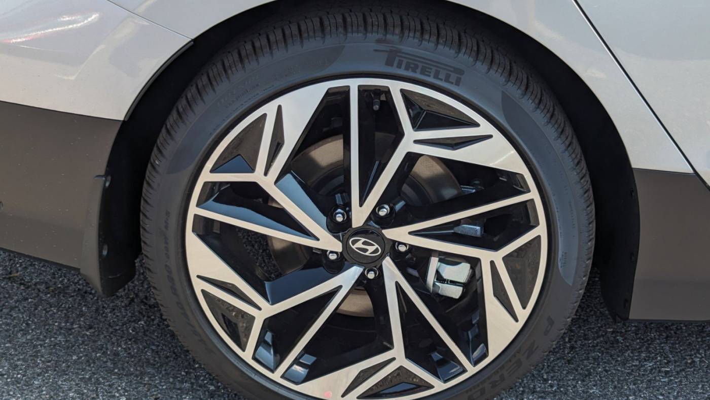 2024 Hyundai IONIQ 6 KMHM34AC1RA076760