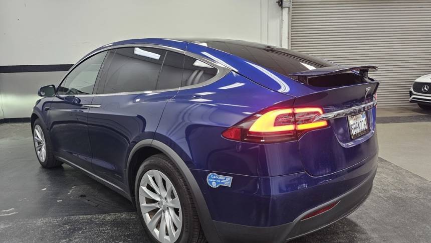 2021 Tesla Model X 5YJXCDE22MF321357