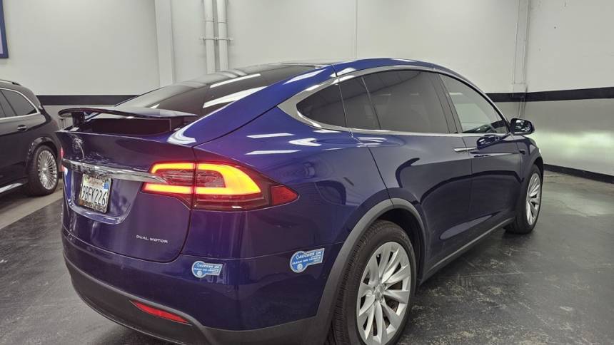 2021 Tesla Model X 5YJXCDE22MF321357