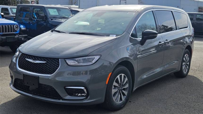 2025 Chrysler Pacifica 2C4RC1S72SR549867