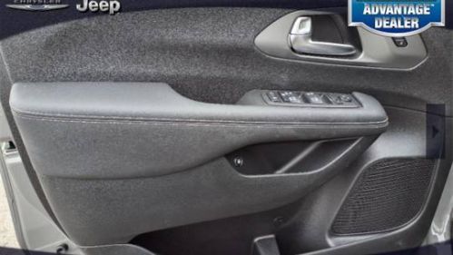 2025 Chrysler Pacifica 2C4RC1S73SR538411