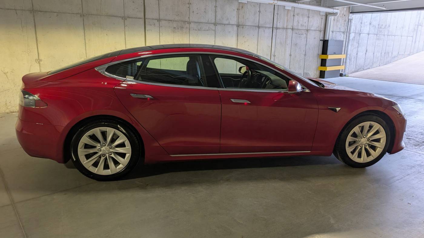 2017 Tesla Model S 5YJSA1E23HF232370