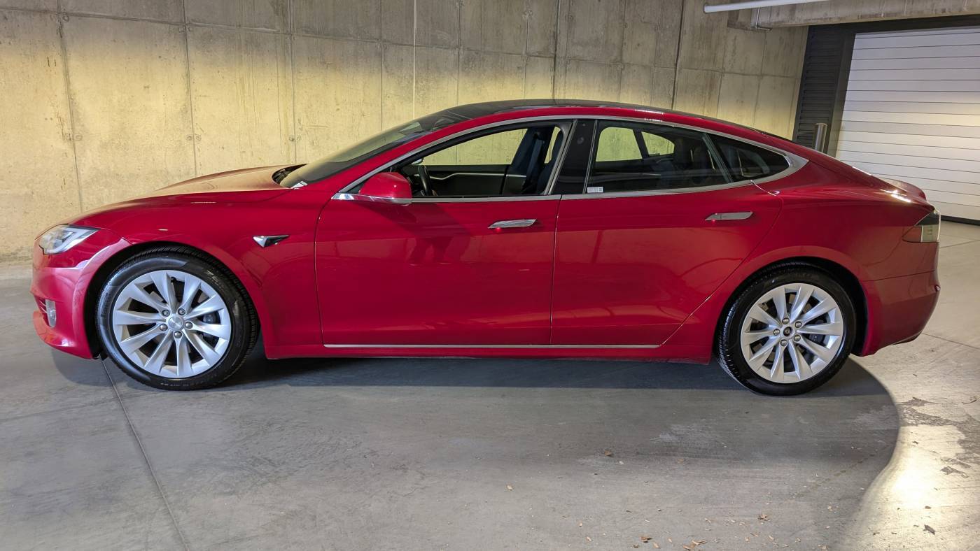 2017 Tesla Model S 5YJSA1E23HF232370