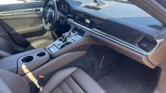 2022 Porsche Panamera - Images - 12