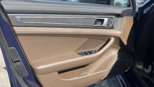 2022 Porsche Panamera - Images - 37
