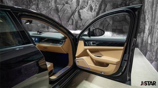 2022 Porsche Panamera - Images - 9