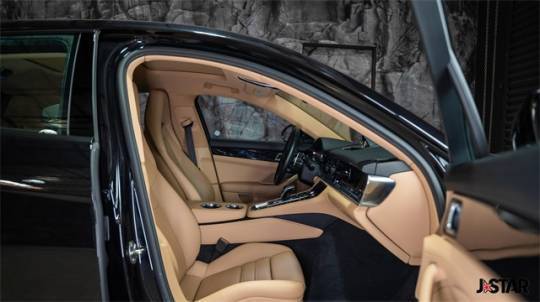 2022 Porsche Panamera - Images - 11