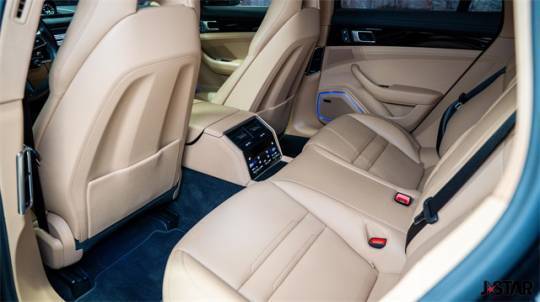 2022 Porsche Panamera - Images - 14