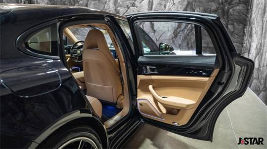2022 Porsche Panamera - Images - 15