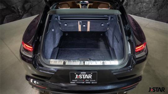 2022 Porsche Panamera - Images - 22