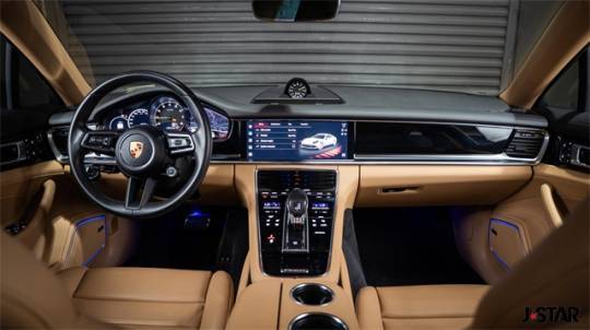 2022 Porsche Panamera - Images - 27