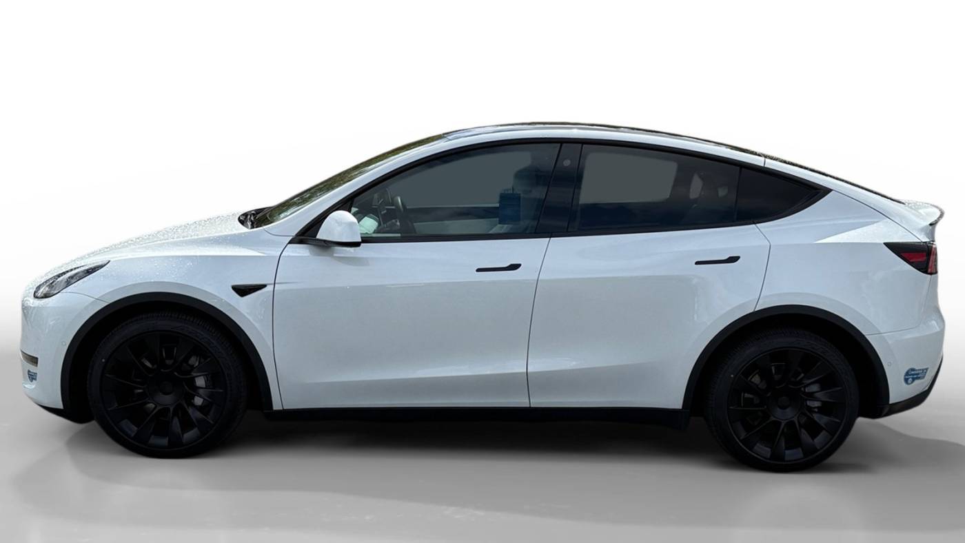 2021 Tesla Model Y 5YJYGDEEXMF122477