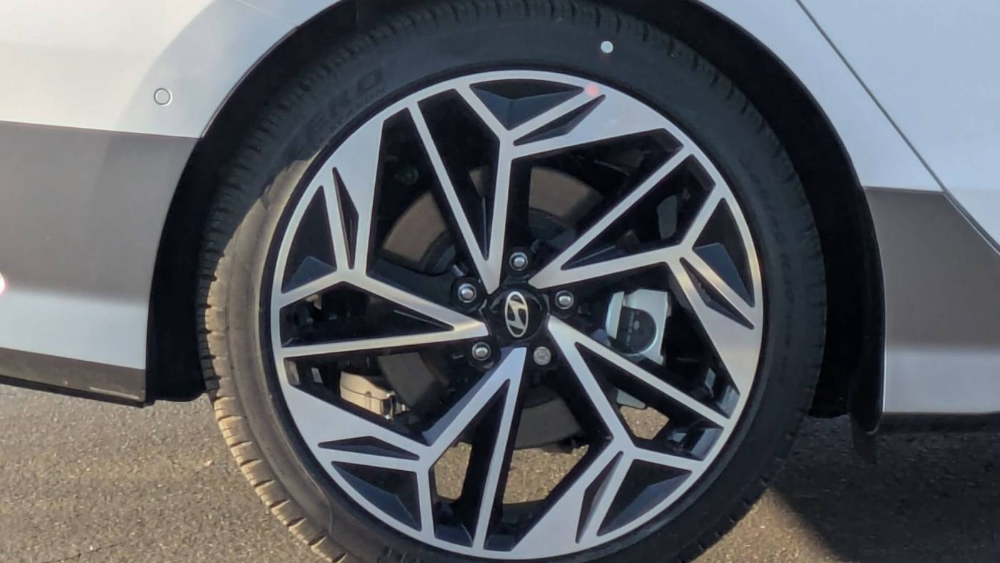 2025 Hyundai IONIQ 6 KMHM54AC4SA085761