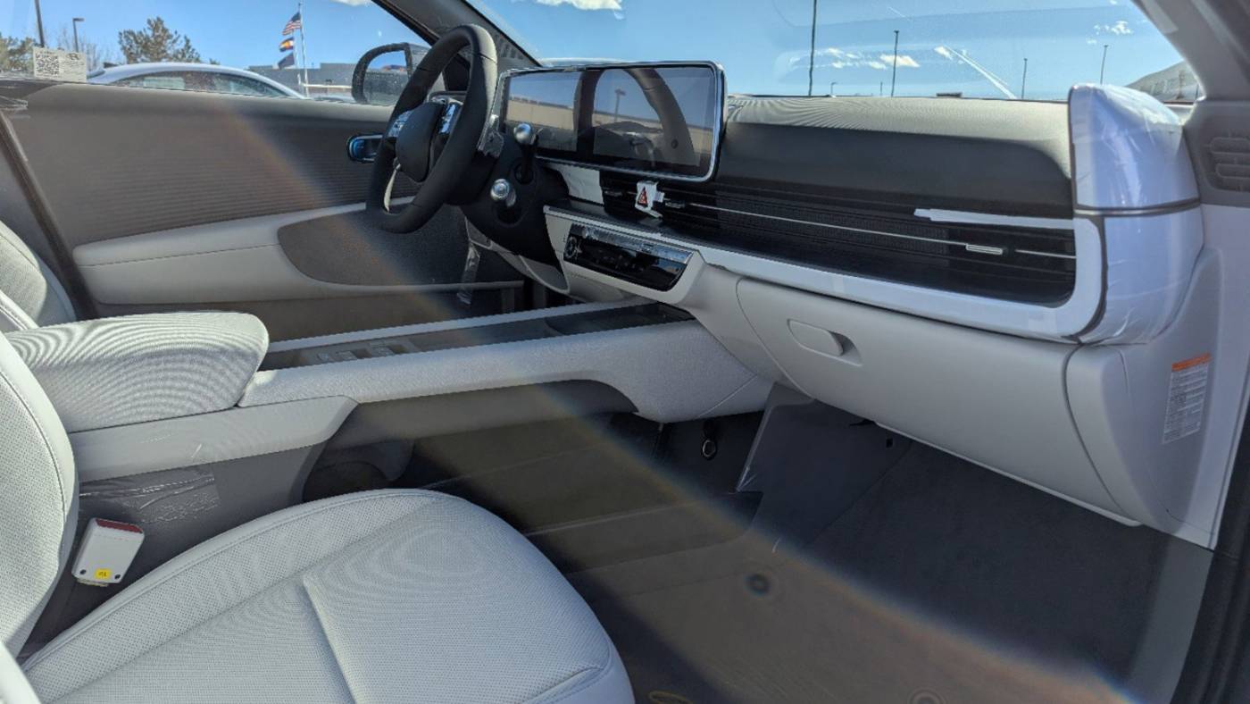 2025 Hyundai IONIQ 6 KMHM34ACXSA088489