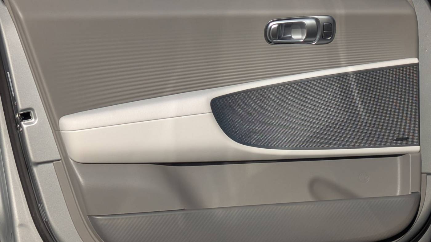 2025 Hyundai IONIQ 6 KMHM54AA9SA083051