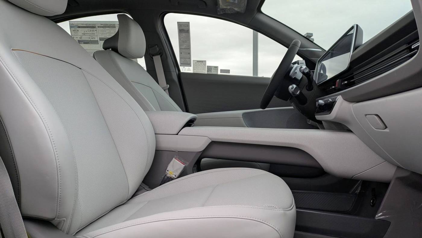 2025 Hyundai IONIQ 6 KMHM54AA0SA096125
