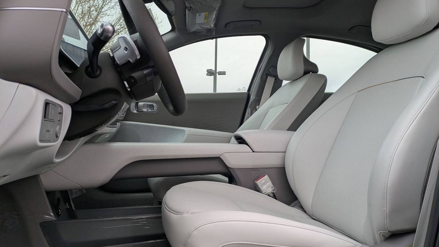 2025 Hyundai IONIQ 6 KMHM54AA0SA096125