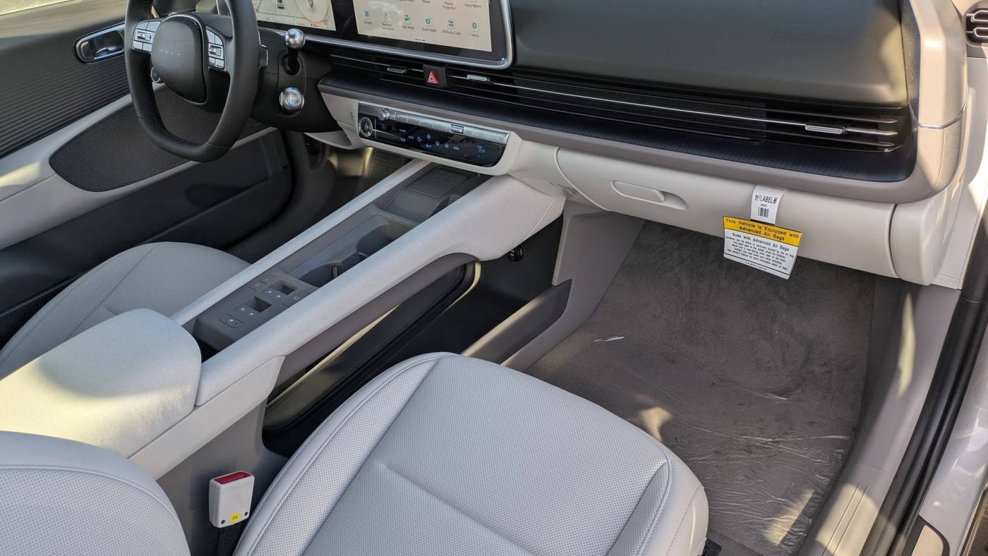 2025 Hyundai IONIQ 6 KMHM54AA9SA083051