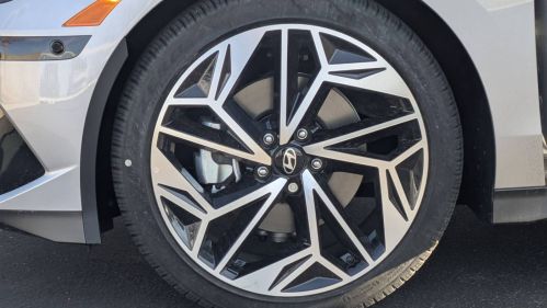 2025 Hyundai IONIQ 6 KMHM54AA9SA083051